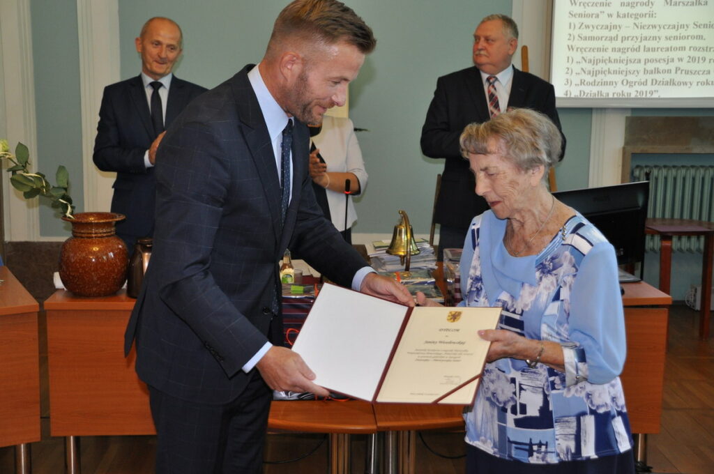 Niezwykła seniorka ma 99 lat i jest pełna zapału. Kto jeszcze został wyróżniony w Pruszczu, a kto w Bytowie?