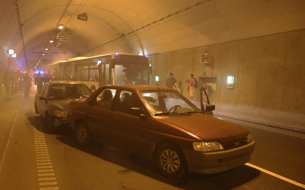 Karambol i pożar w tunelu. Blisko 40 poszkodowanych. Ćwiczenia ratownicze w tunelu pod Martwą Wisłą [ZDJĘCIA]