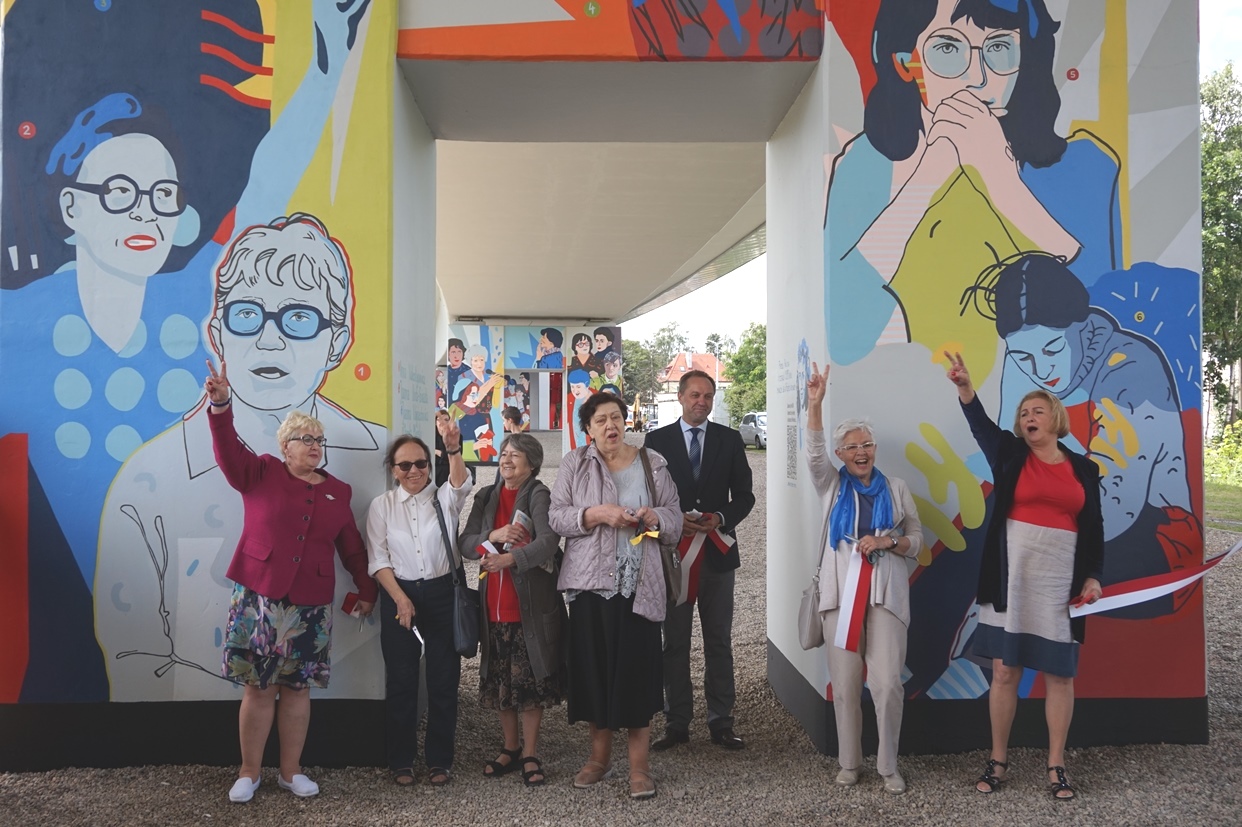 Przyszła pora na „Kobiety z muralu”. Można je zobaczyć na przystanku PKM Gdańsk Strzyża [ZDJĘCIA]