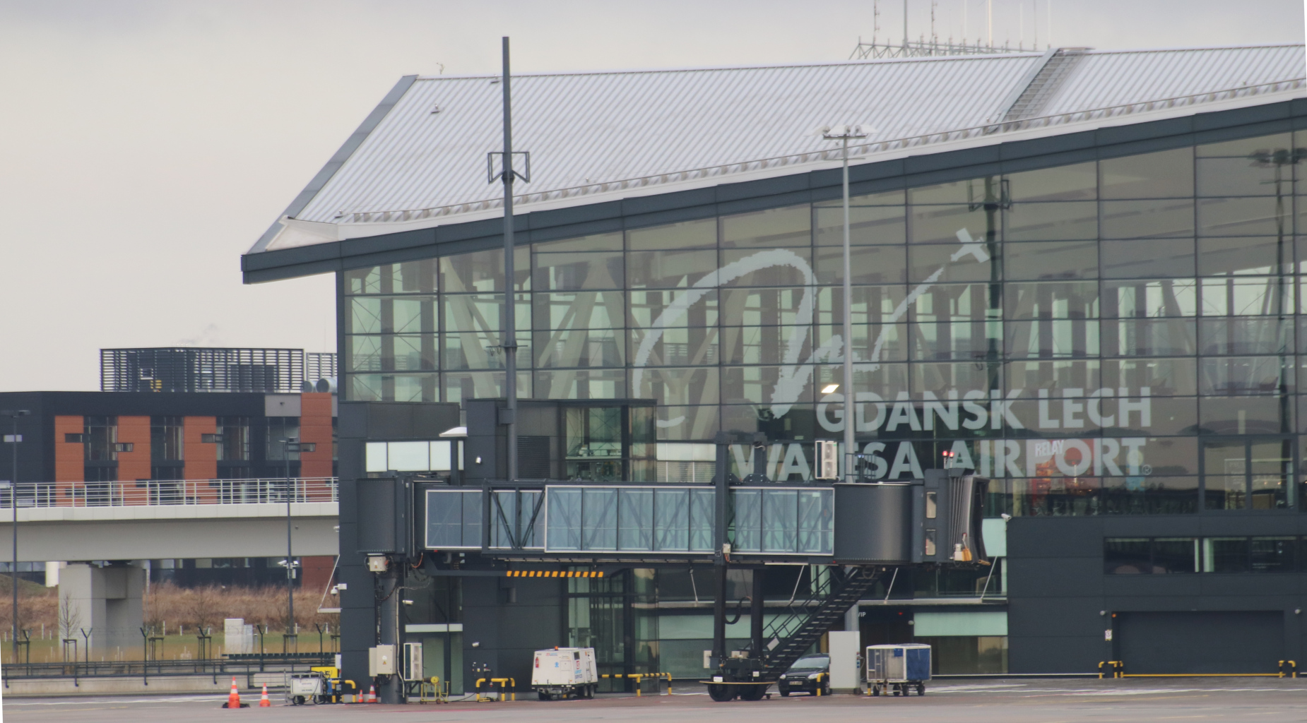 Prawie 2,5 mln pasażerów w pół roku. Na gdańskim lotnisku rośnie liczba pasażerów oraz przeładunki towarów