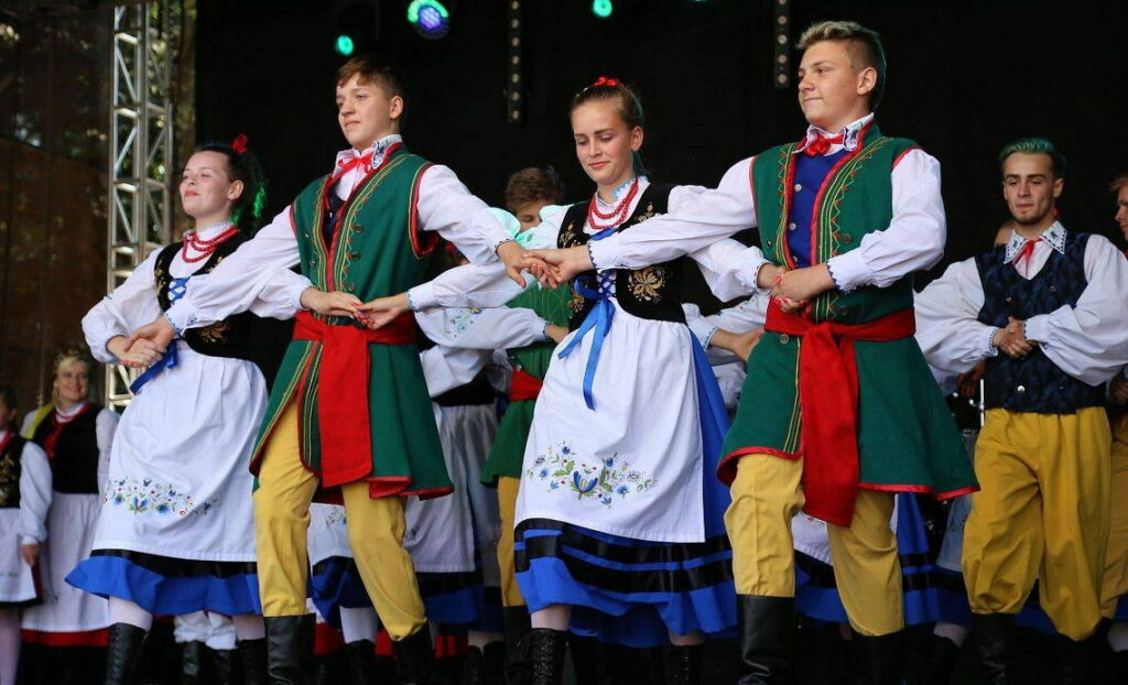 Michał Szpak i Anna Wyszkoni, karciana baśka, regionalne zespoły i zjazd Jakubów. Lęborskie Dni Jakubowe 2019