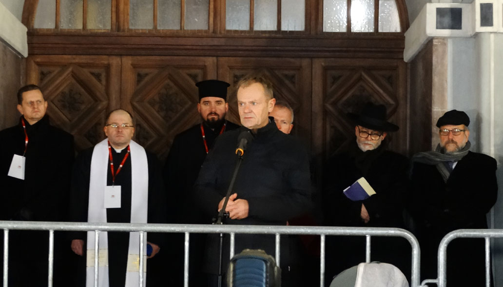 Tusk: „Obronimy nasz Gdańsk przed nienawiścią. Obiecujemy ci to, Pawle”. Tłumy na wiecu ku czci pamięci Adamowicza [ZDJĘCIA]