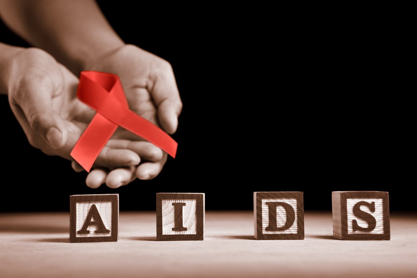 Światowy Dzień Walki z AIDS. Dlaczego w Sopocie 1 grudnia zapłonie czerwona kokarda?