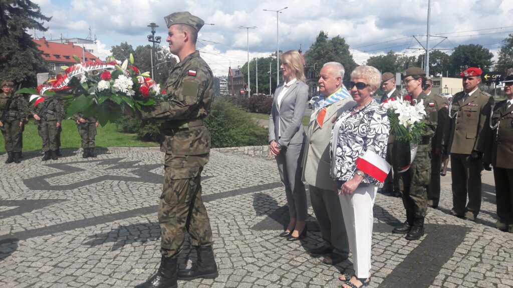 Święto Wojska Polskiego oraz 99. rocznica rocznica Bitwy Warszawskiej. Uroczystości przy pomniku marszałka Piłsudskiego