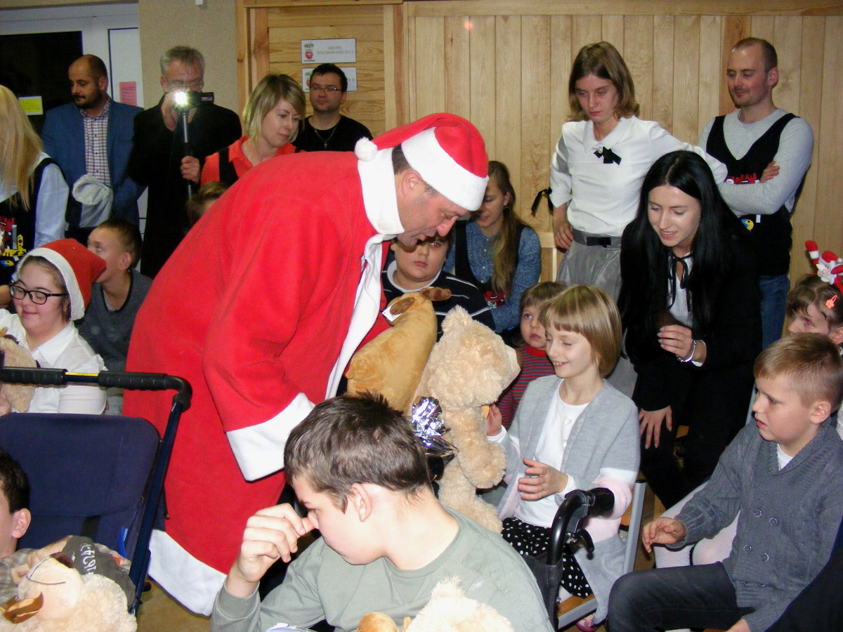 Święty Mikołaj odwiedził chore i niepełnosprawne dzieci z Pomorza [GALERIA]