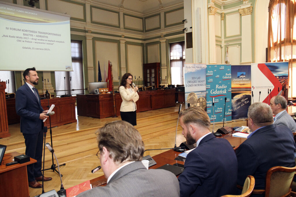 INLAND WATER TRANSPORT AT THE 4TH FORUM ON THE BALTIC-ADRIATIC TRANSPORT CORRIDOR