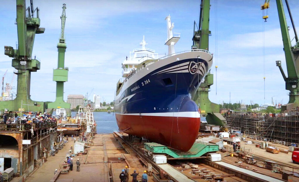 W Stoczni Nauta powstaje coraz więcej statków. Skończyli trawler rybacki, teraz budują okręt… szpiegowski