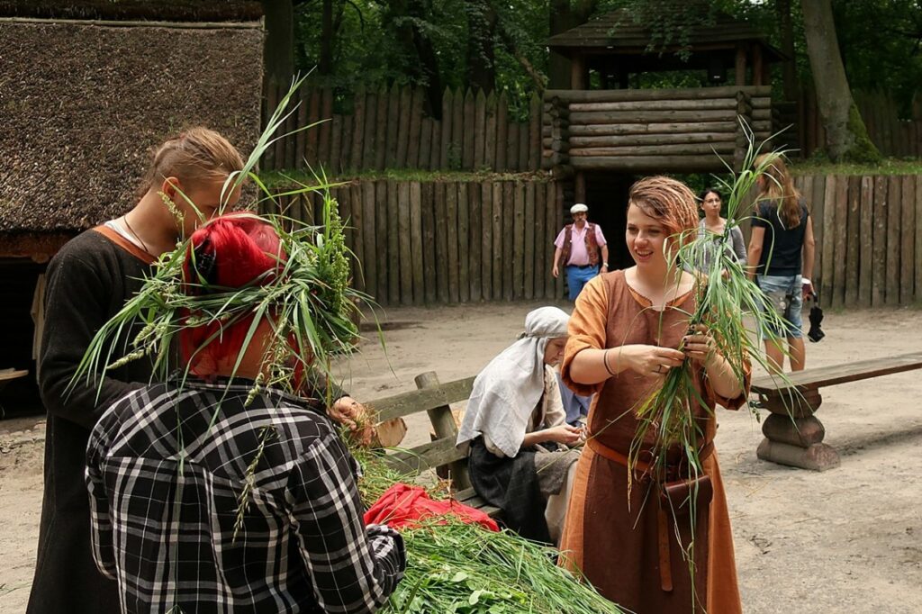 Słowiańskie obrzędy, turnieje wojów oraz kramy z rękodziełem. Święto Plonów na Grodzisku w Sopocie
