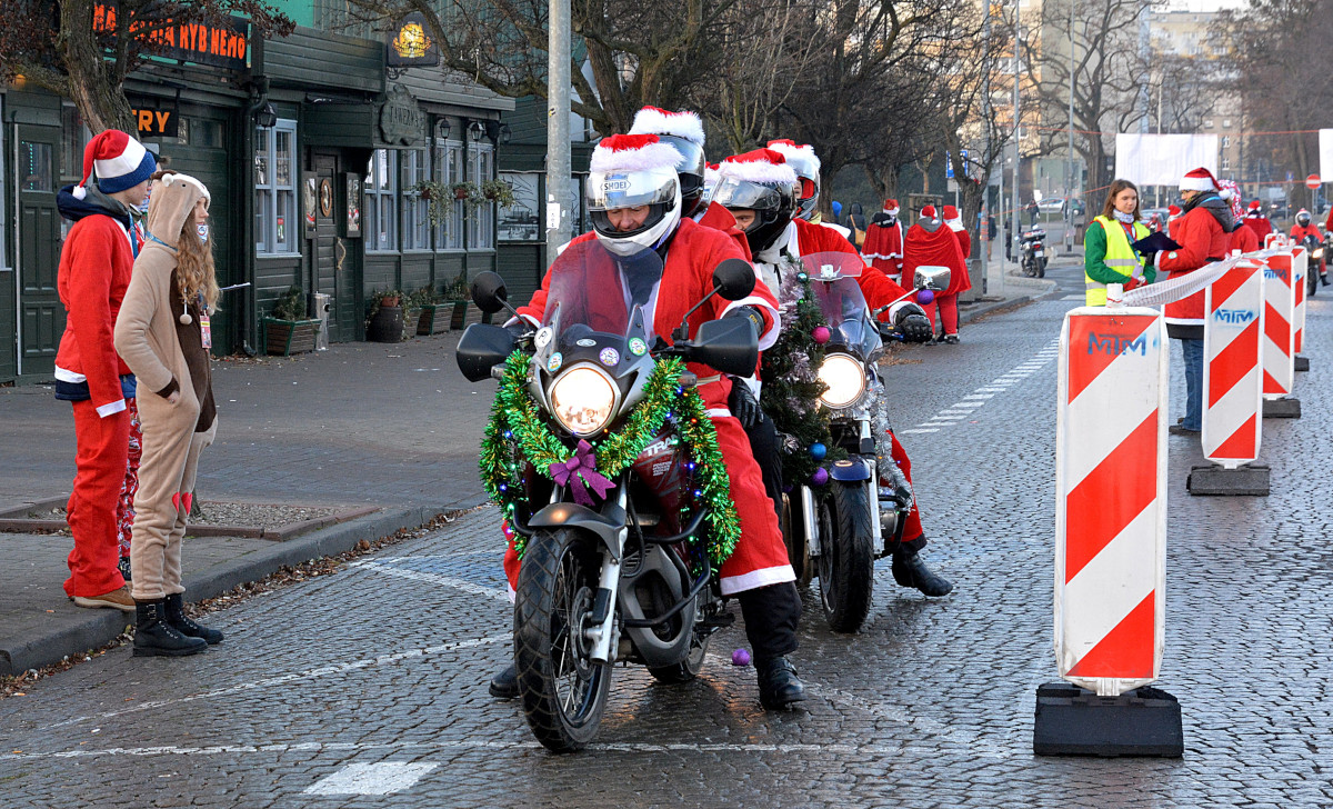 Największa w Polsce parada Mikołajów na Motocyklach w Trójmieście. Wspierają dzieci z domów dziecka