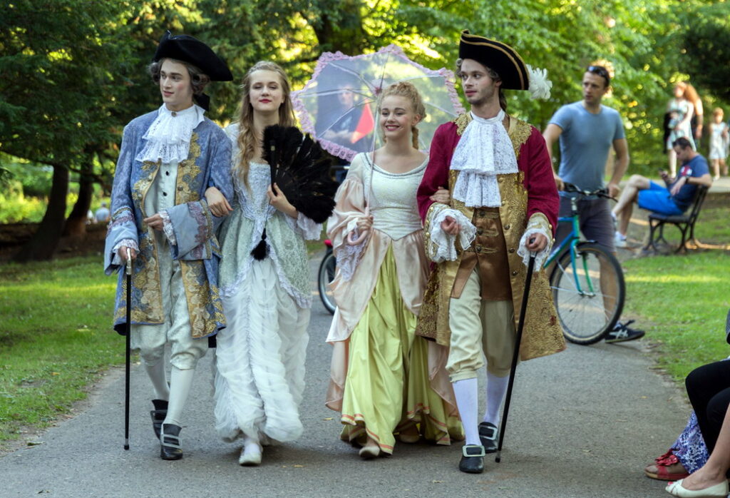 Mozart klasycznie, jazzowo i folkowo, czyli koncerty, przedstawienia marionetkowe, spektakle operowe i teatralne