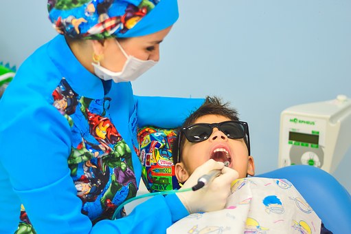 Poprawa dostępności do świadczeń stomatologicznych dla dzieci i młodzieży w szkołach w 2018 r.
