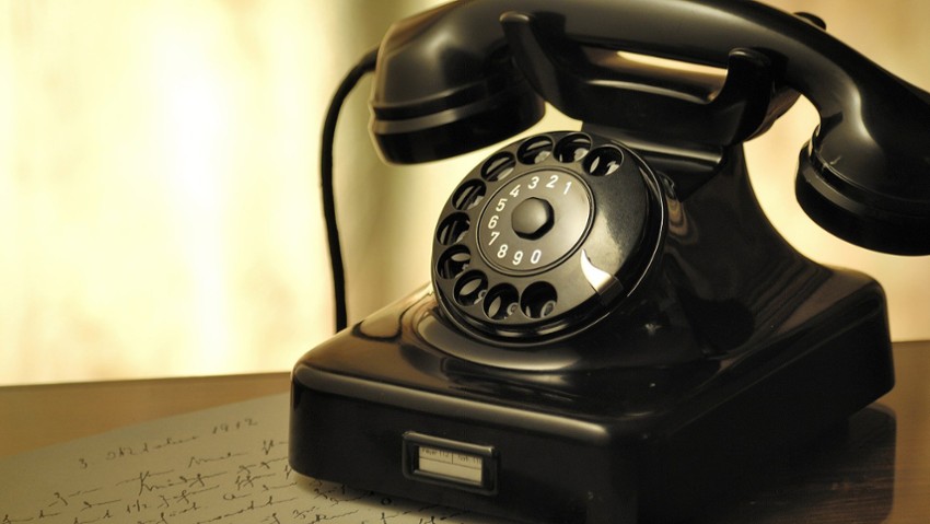 Seniorze, czujesz się samotny? Potrzebujesz rozmowy lub pomocy? Zadzwoń na specjalny telefon