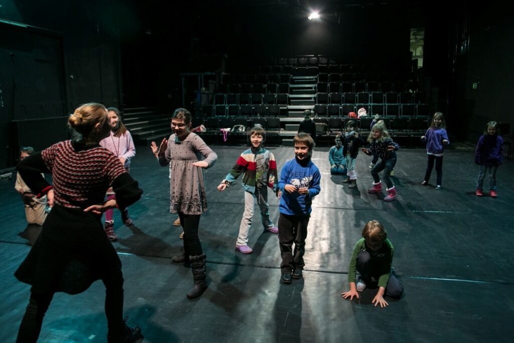 Lato w Teatrze Wybrzeże. Wakacyjne zajęcia dla uczestników półkolonii