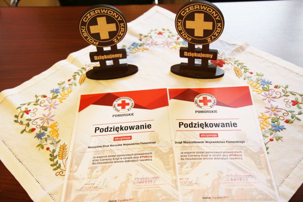 Polski Czerwony Krzyż dziękuje za pomoc dla poszkodowanych w nawałnicy. Do akcji #PoBurzy przyłączył się marszałek województwa