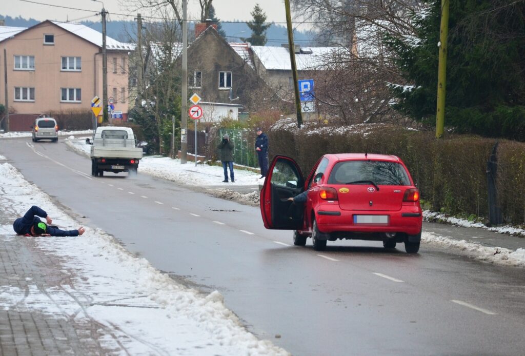 Sprawdzian z empatii i wrażliwości na drodze. Prowokacyjna akcja w Kobylnicy