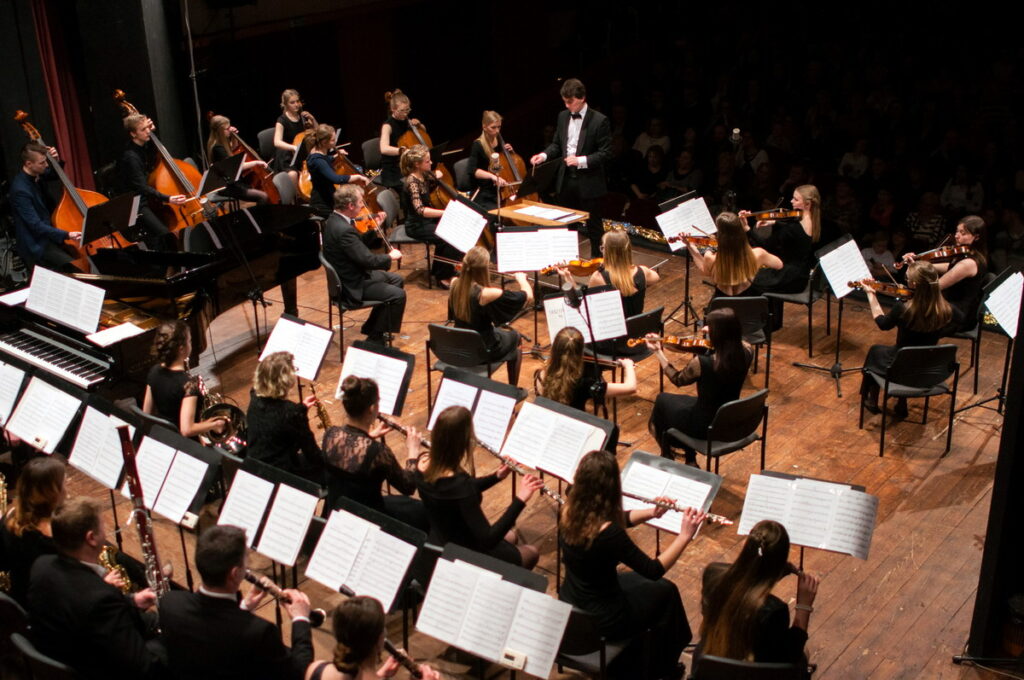 Pieśni o walce. Słupska Sinfonietta święci 3 Maja