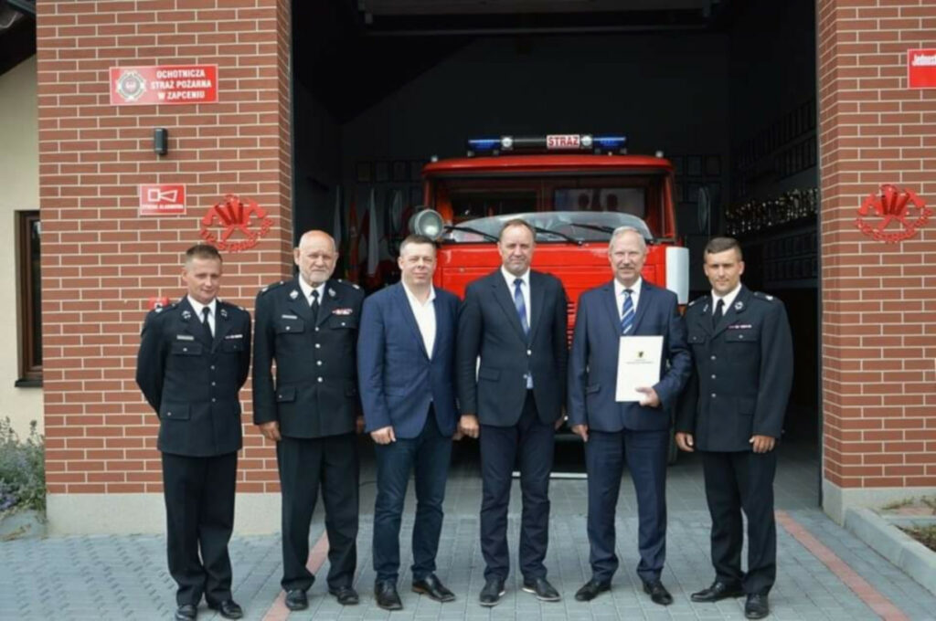 Nowy sprzęt dla strażaków ochotników. Dostaną m. in. hełmy i bojowe ubrania