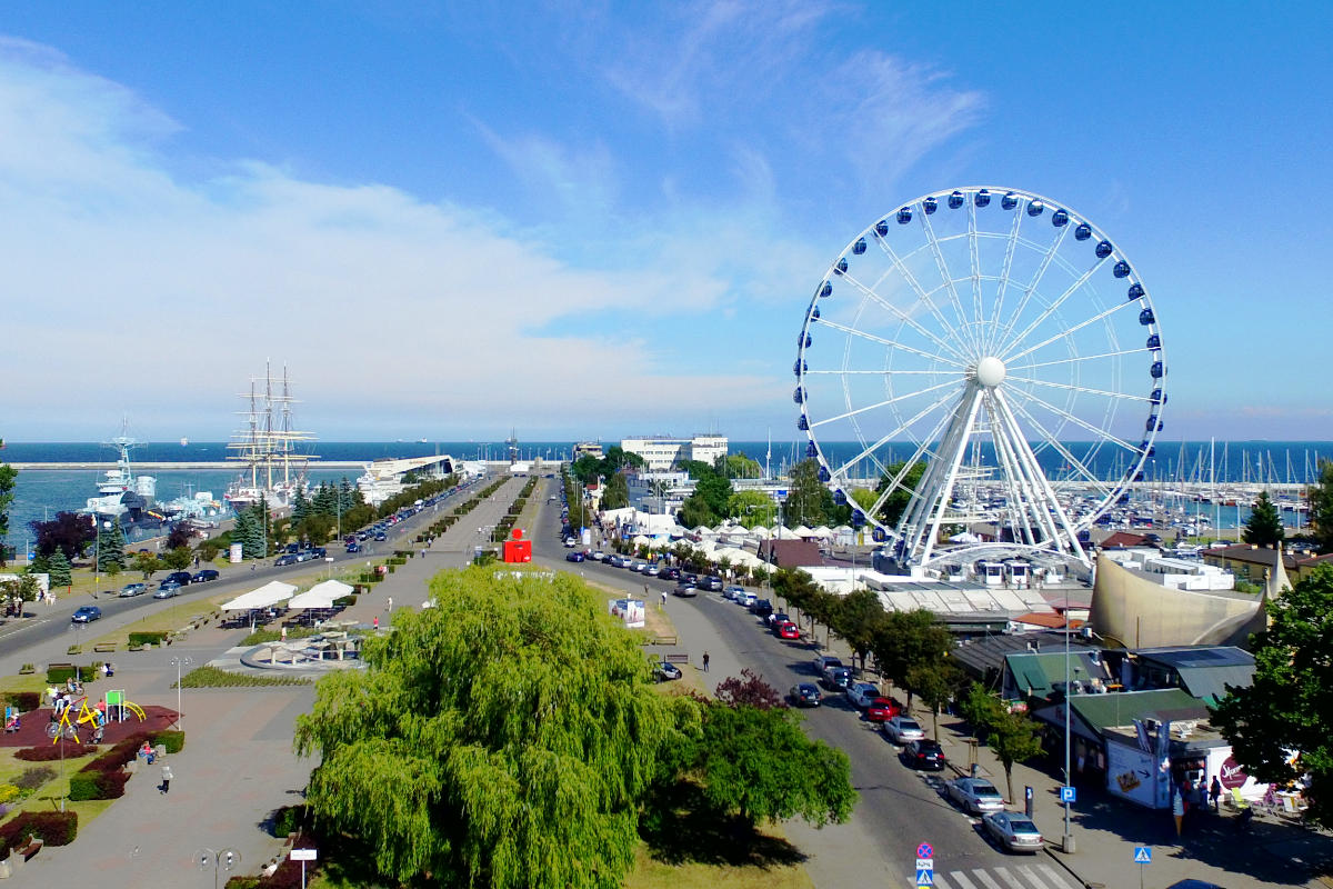 Zobacz, jak wygląda Gdynia z wysokości 60 metrów. W Dniu Matki startuje największe w Polsce koło widokowe