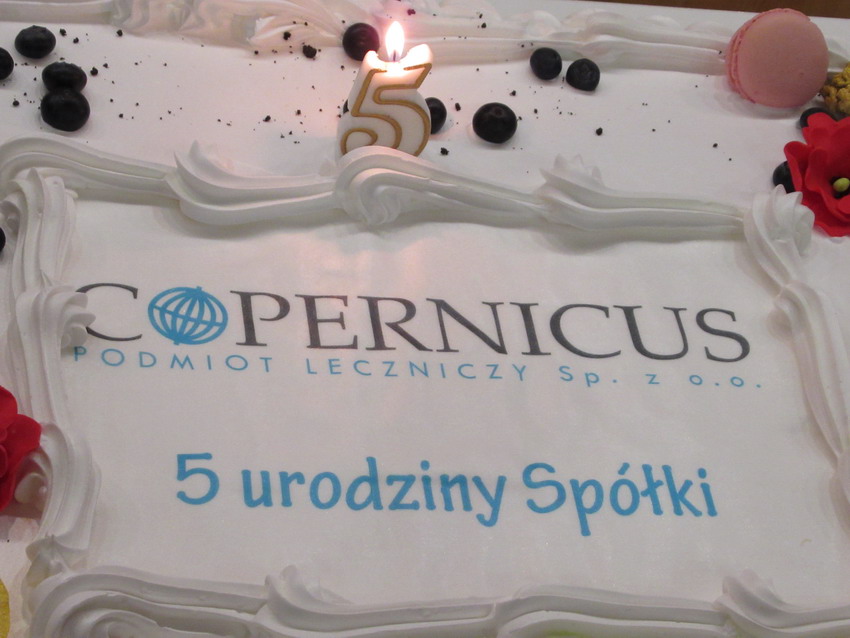 Pięć lat minęło. Jubileusz spółki Copernicus. Wyróżnienia dla pracowników i urodzinowy tort
