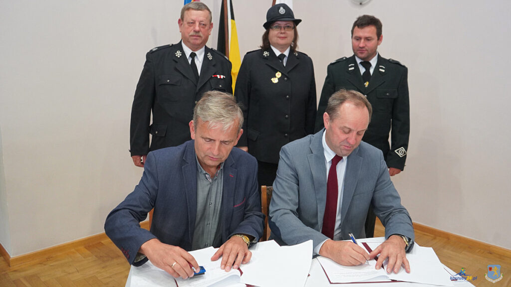 Wsparcie dla strażaków ochotników. Będą ubrania bojowe, nowy sprzęt ratowniczy i motopompy