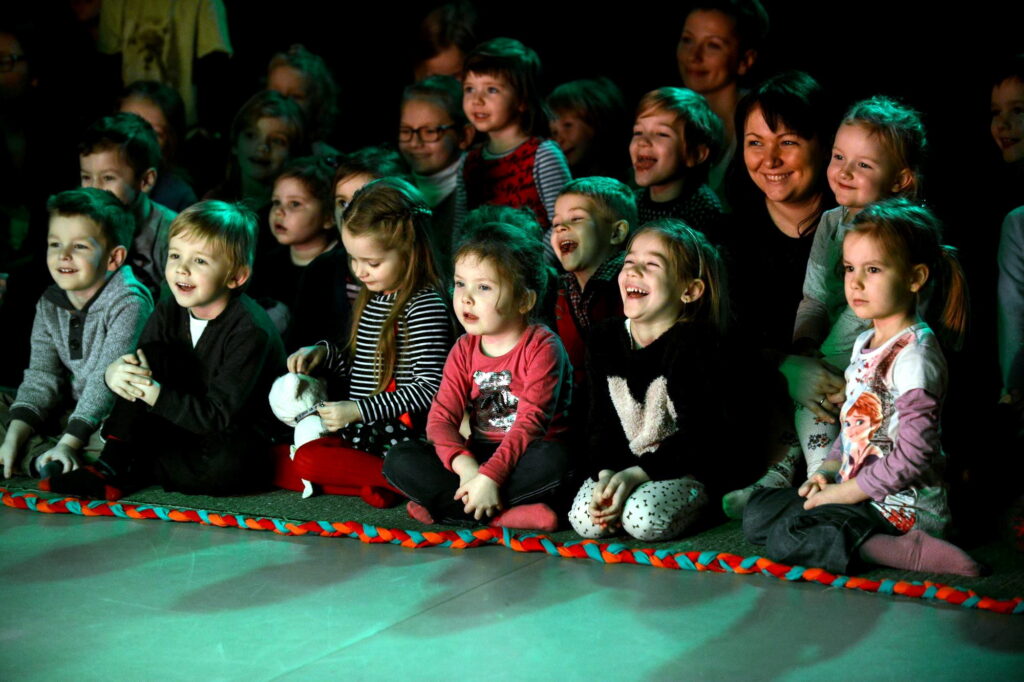 Pierwsze spotkanie dzieci z teatrem. „Gwiazdka z nieba” w Teatrze Miniatura [PREMIERA]