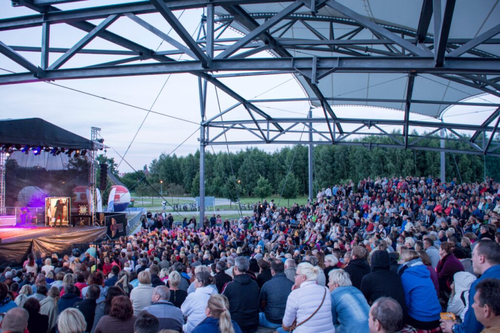 „Damy i huzary albo Play Fredro”. Teatralny pastisz na Scenie Letniej Teatru Wybrzeże [PREMIERA]