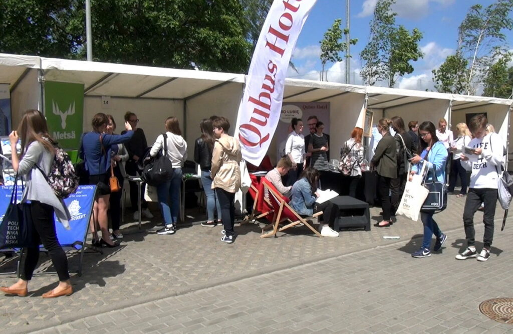 Tłumy na Letnich Targach Pracy Pomorza w Gdańsku. Najwięcej ofert w gastronomii i hotelarstwie