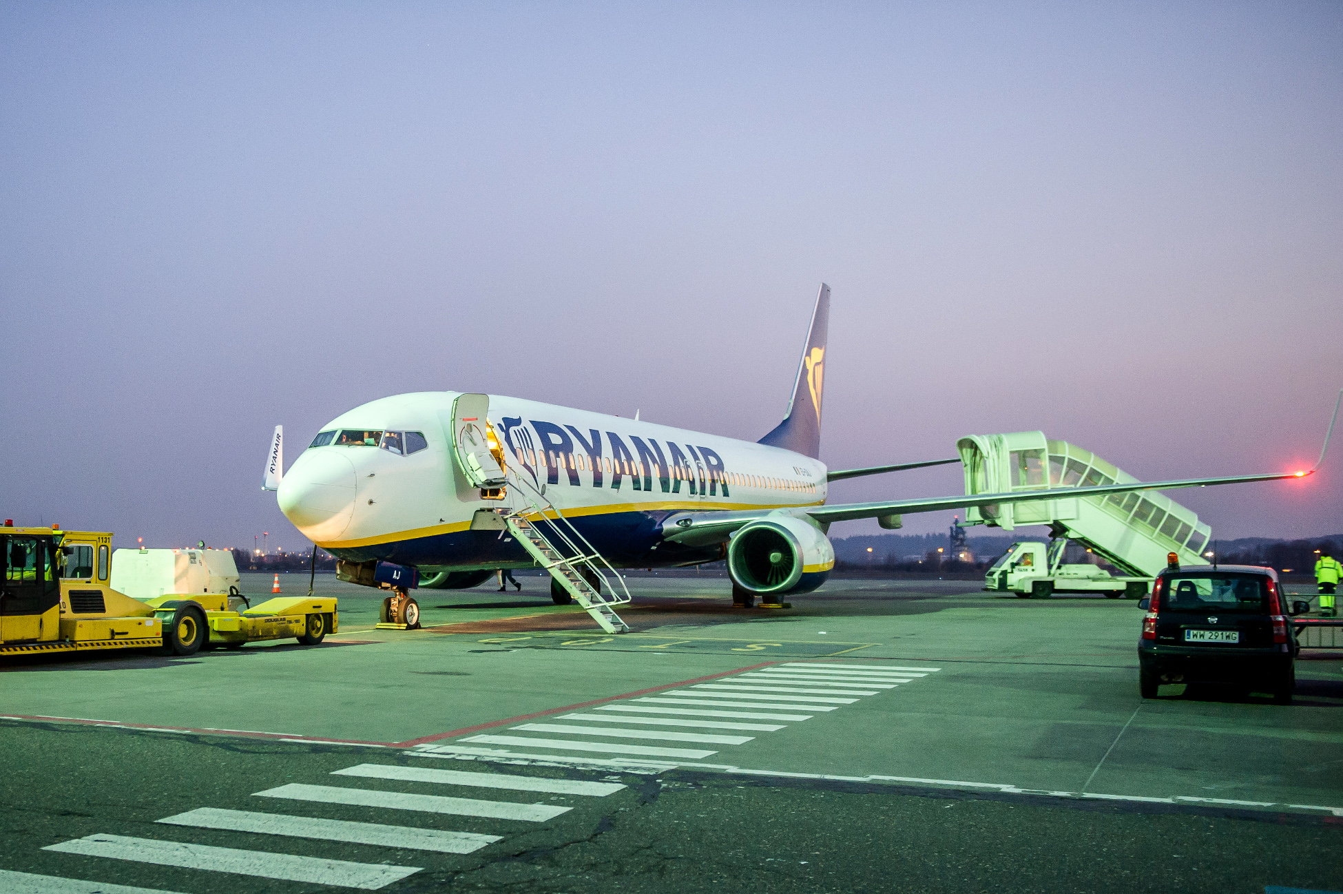Mniej samolotów do Warszawy, więcej za granicę. Ryanair likwiduje loty na lotnisko Chopina