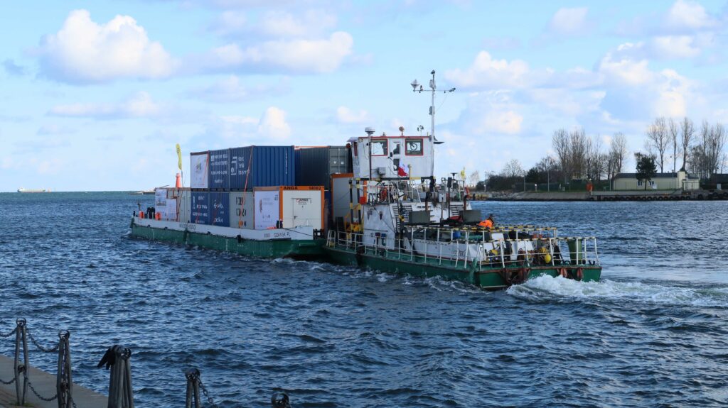 THE PILOT CONTAINER VOYAGE ON THE VISTULA FROM GDAŃSK TO WARSAW HAS BEEN COMPLETED