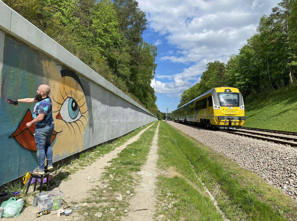 Oko na kolej. Street-art na trasie Pomorskiej Kolei Metropolitalnej