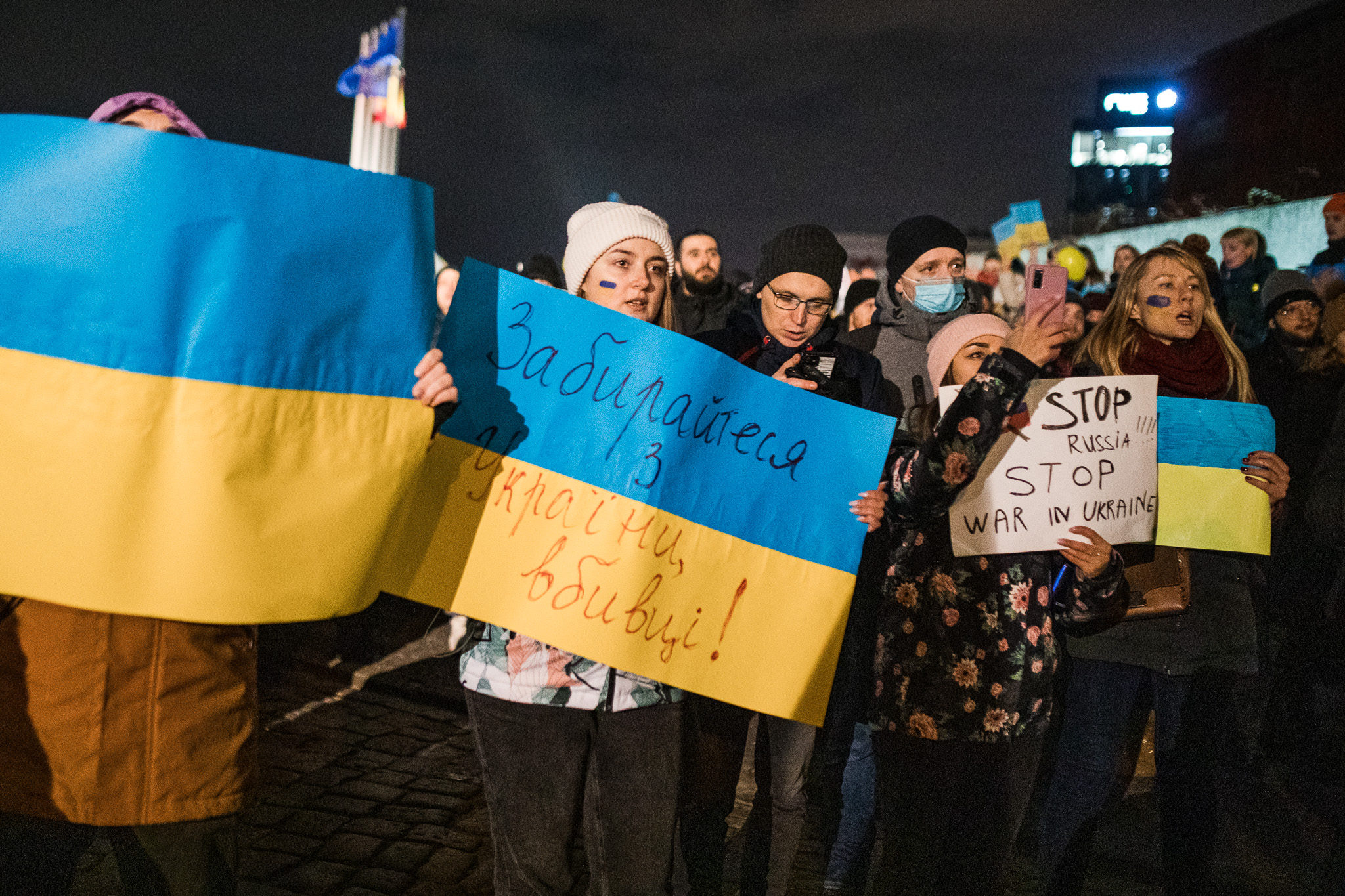 Pomorze solidarne z Ukrainą. Tysiące ludzi na wiecach solidarności [GALERIA]