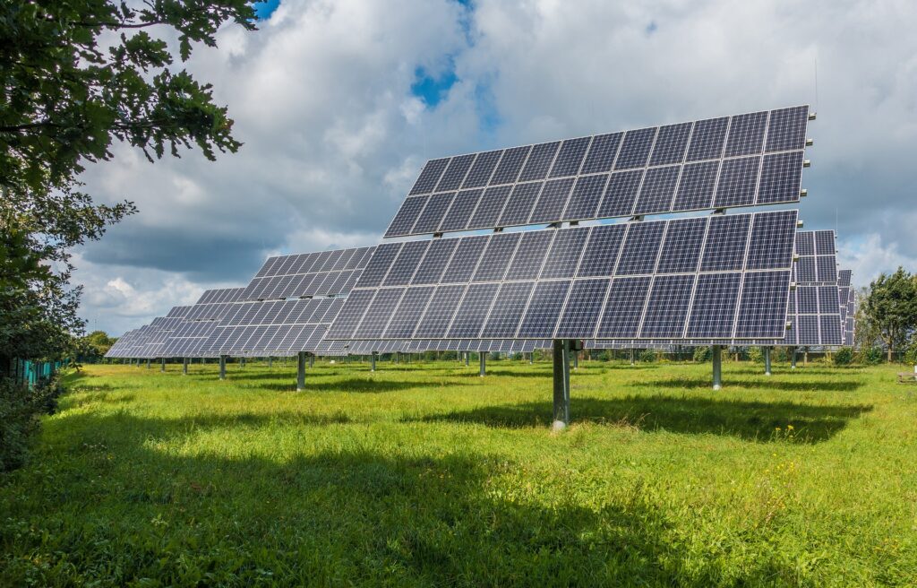 Innowacyjny projekt starogardzkich uczniów. Chcą zainstalować w mieście solarny PODpunkt