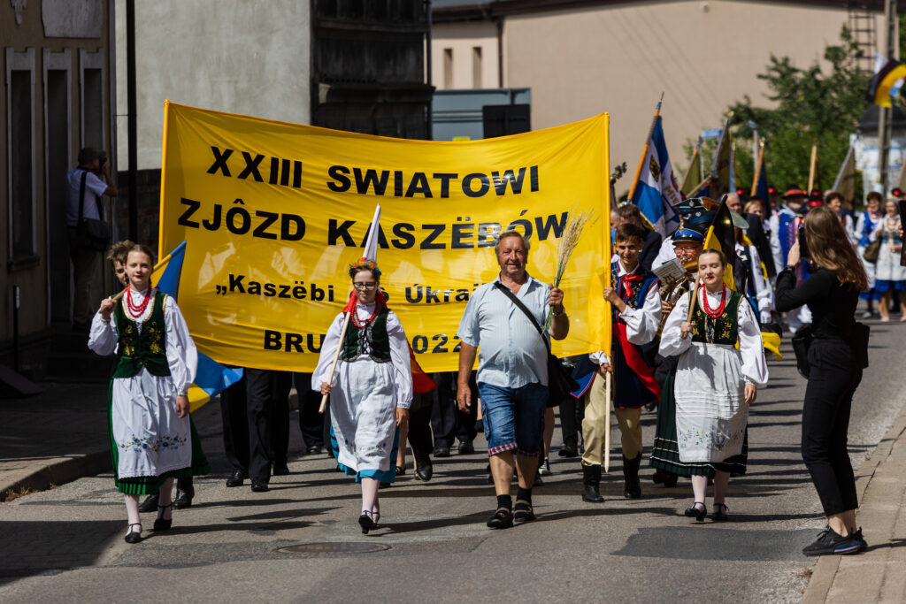 Brusy w czarno-żółtych barwach. Tak było na zjeździe Kaszubów [FOTO]