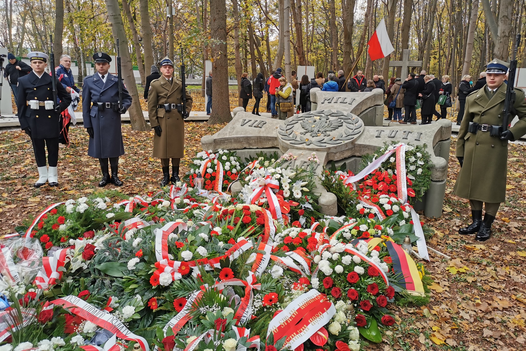 Pożegnanie bohaterskich obrońców. Uroczystości pogrzebowe na Westerplatte