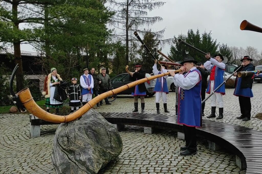 Kaszubskie powitanie Nowego Roku. W Chmielnie zagrają na bazunach