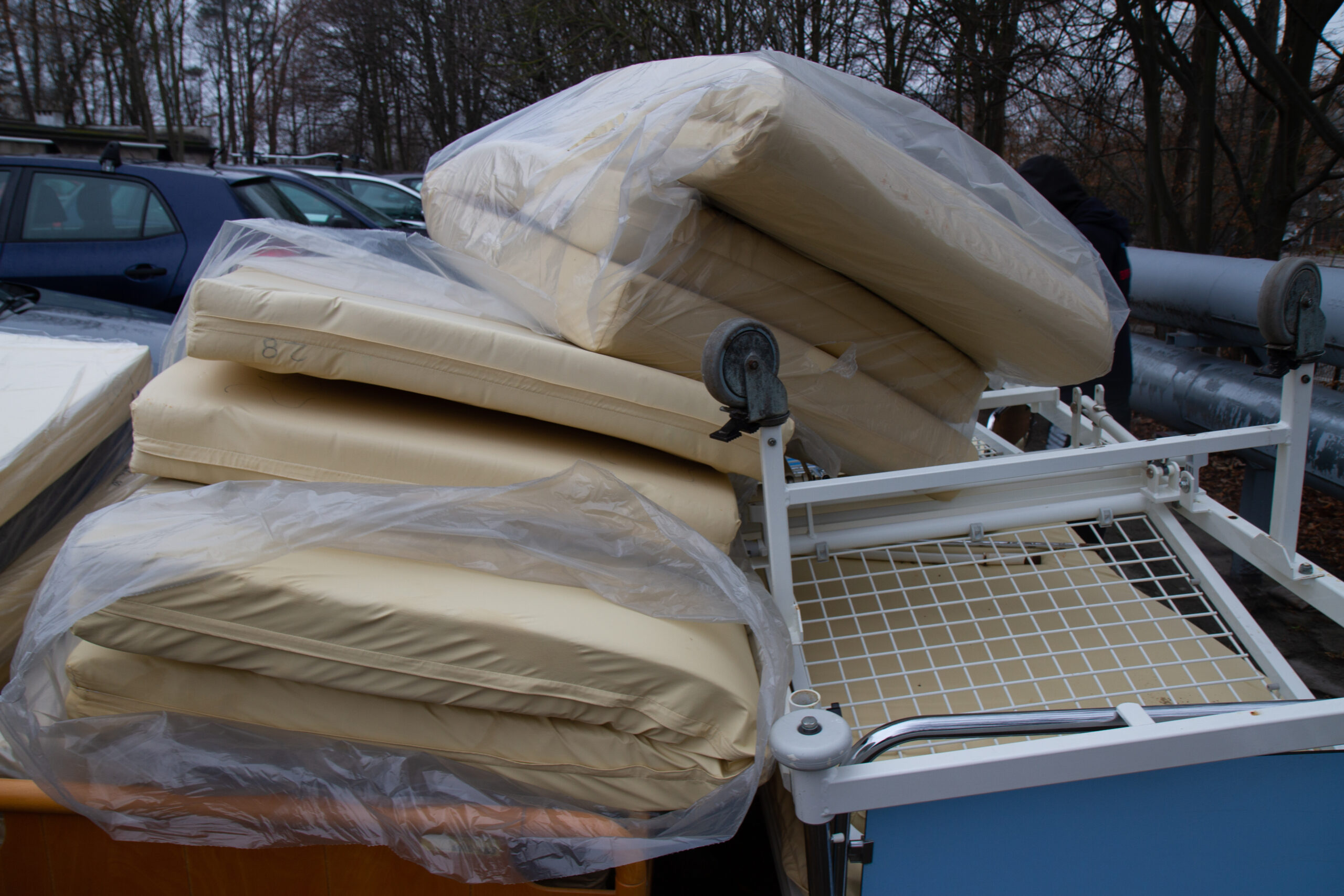 Łóżka i materace ze Szpitali Pomorskich trafią do Ukrainy. To kolejna pomoc z Pomorza