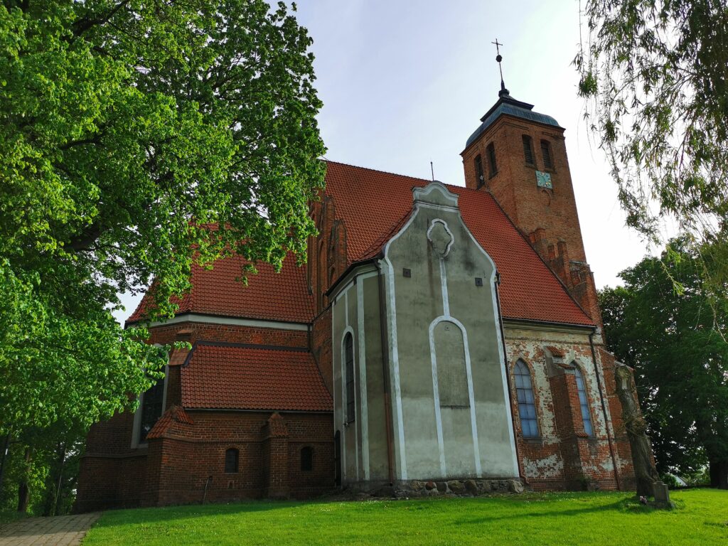 Poznajemy Pomorskie na rowerze – część 2. Tajemniczy zakonnicy, najstarsze sanktuarium i cudowne źródełko