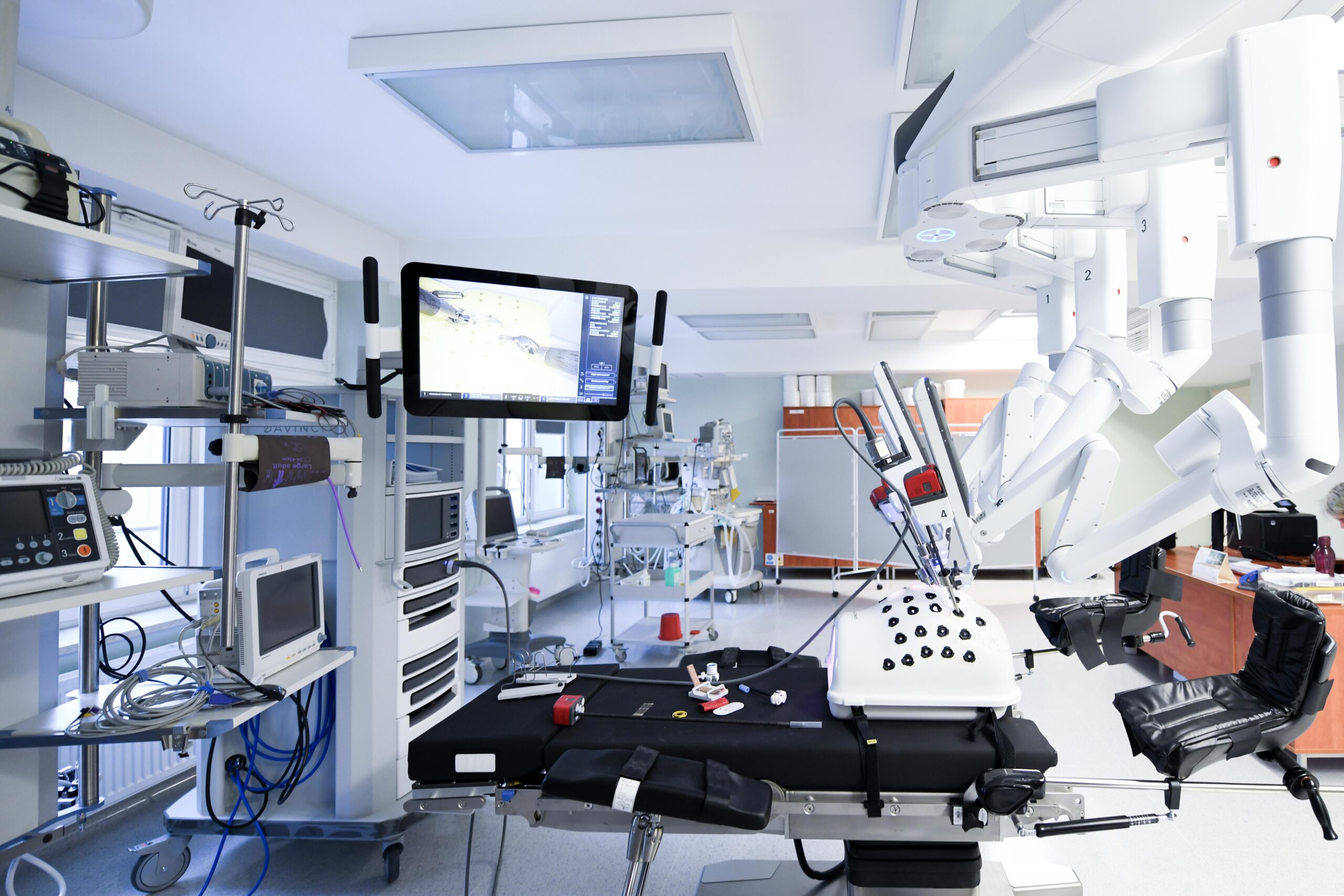 Pierwsza operacja już w styczniu. Robot da Vinci w szpitalu w słupsku gotowy do pracy