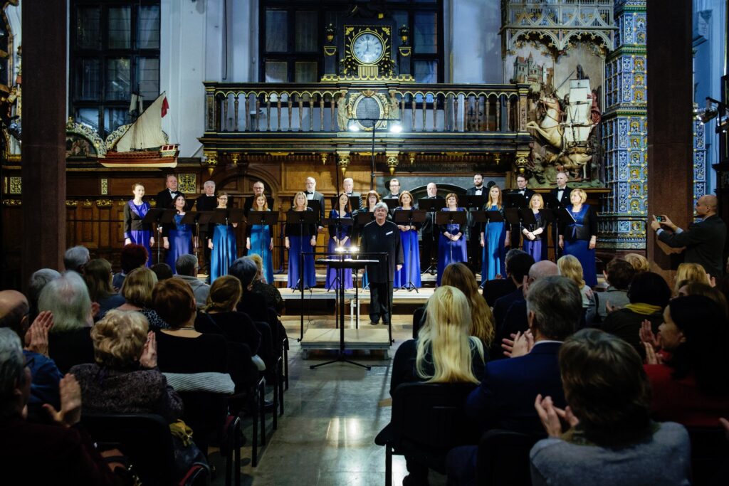 Muzyczny karnawał z Polskim Chórem Kameralnym. Niepowtarzalny koncert w Dworze Artusa