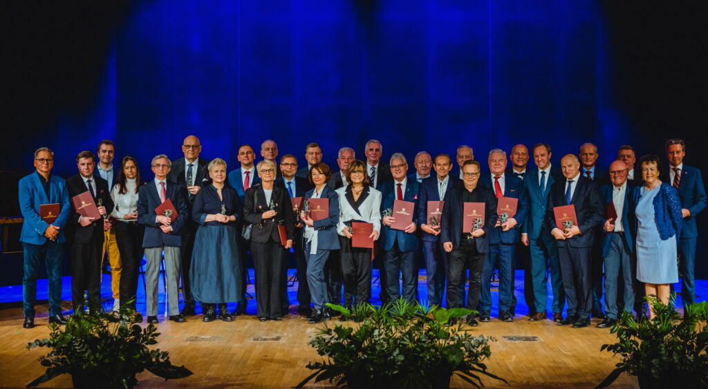 Najbardziej zasłużeni przedsiębiorcy ostatnich 25 lat. Kto otrzymał wyróżnienia podczas gali gospodarczej?