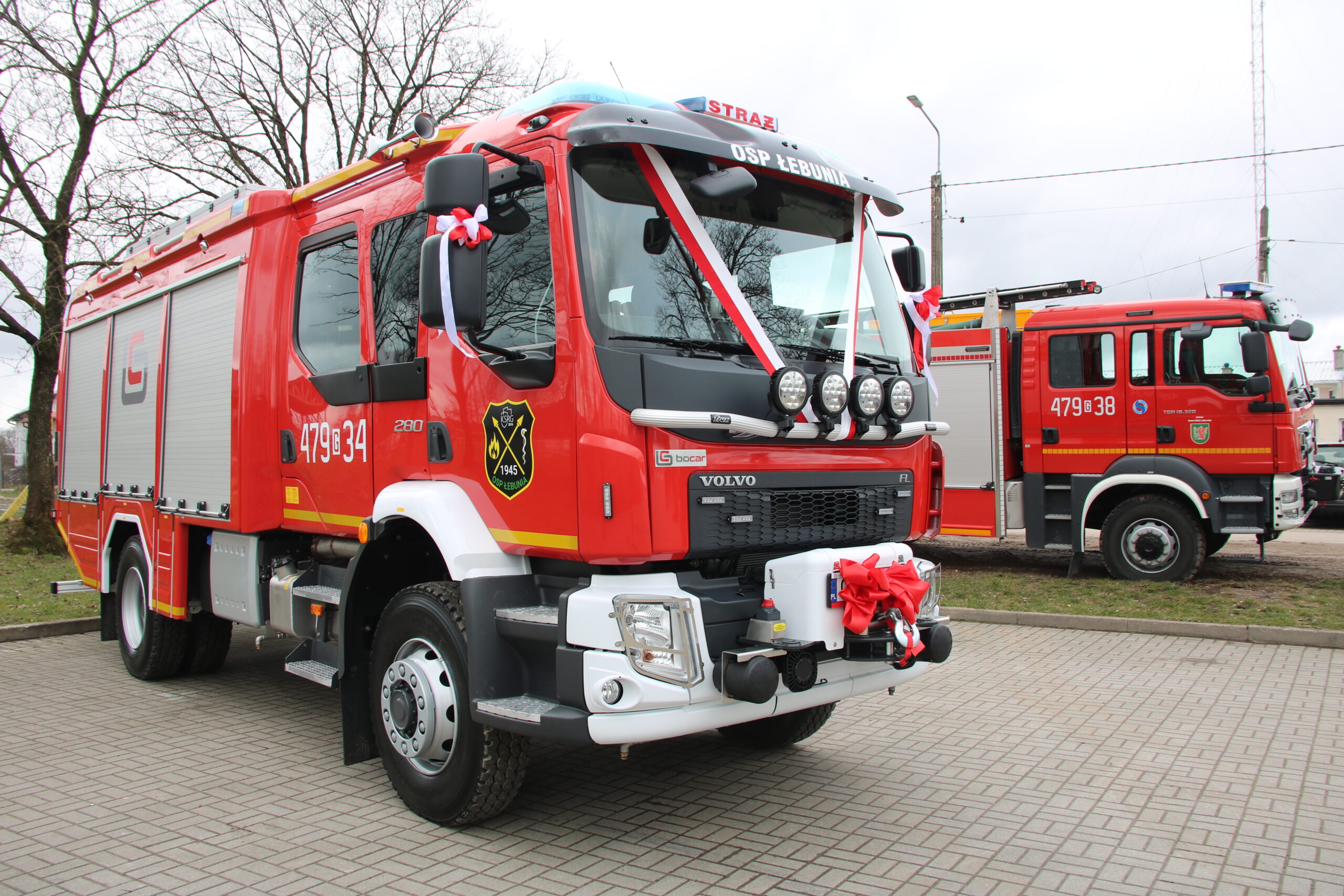 Strażackie święto w gminie Cewice. Nowy wóz bojowy dla OSP Łebunia i umowy wsparcia dla strażaków ochotników