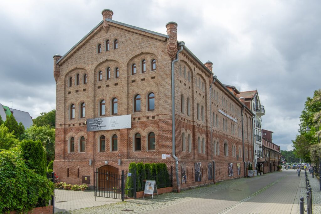 „Stolpmünde – Ustka/1945”. Zobacz niezwykły spektakl Teatru Kropka