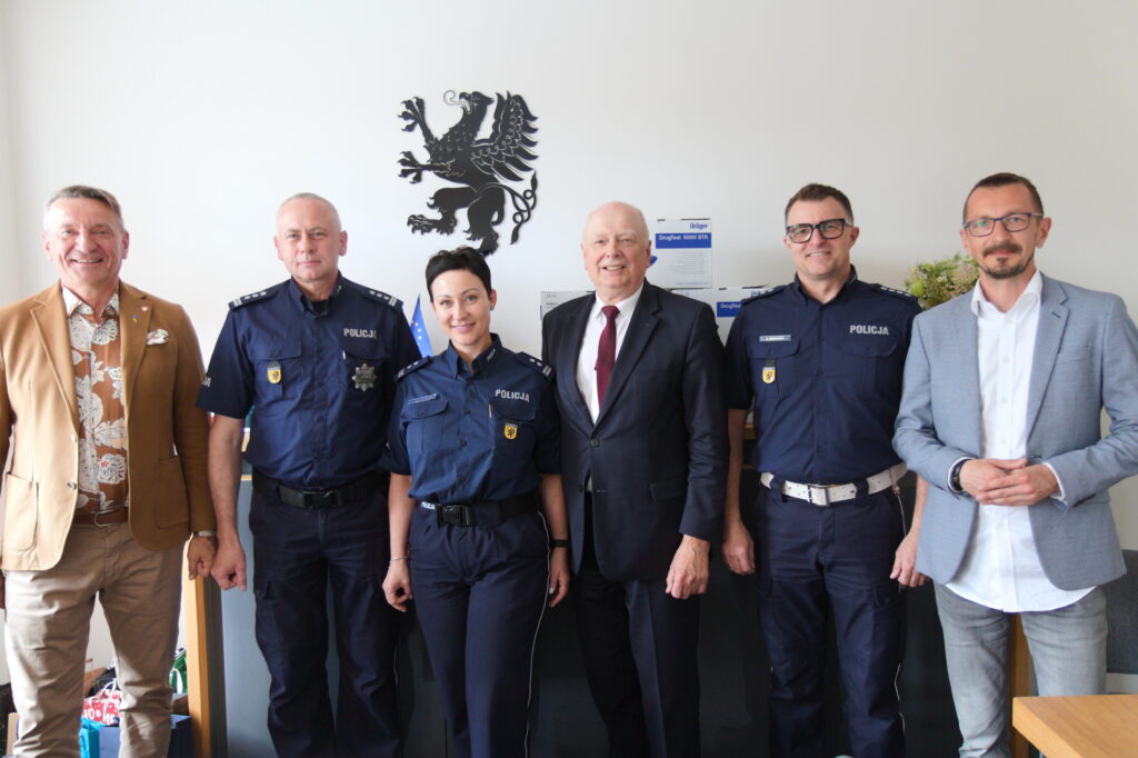 Na naszych drogach będzie bezpieczniej. Pomorskiej policji przekazane zostały narkotesty