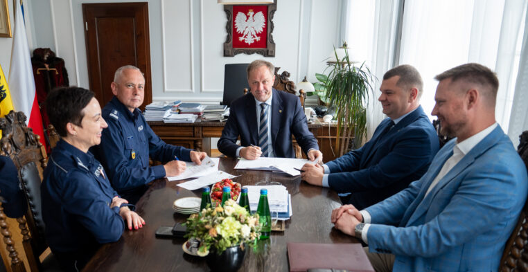 Będzie nowy radiowóz i nowy sprzęt kryminalistyczny. Pieniądze dla pomorskiej policji