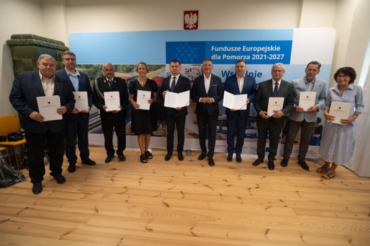 Autobusy, drogi rowerowe i przychodnie. Dzięki funduszom unijnym mieszkańcy Chojnic, Człuchowa i okolic skorzystają na nowych inwestycjach