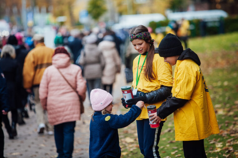 Światło dla Hospicjum. Wolontariusze do kwesty na gdańskich cmentarzach poszukiwani!