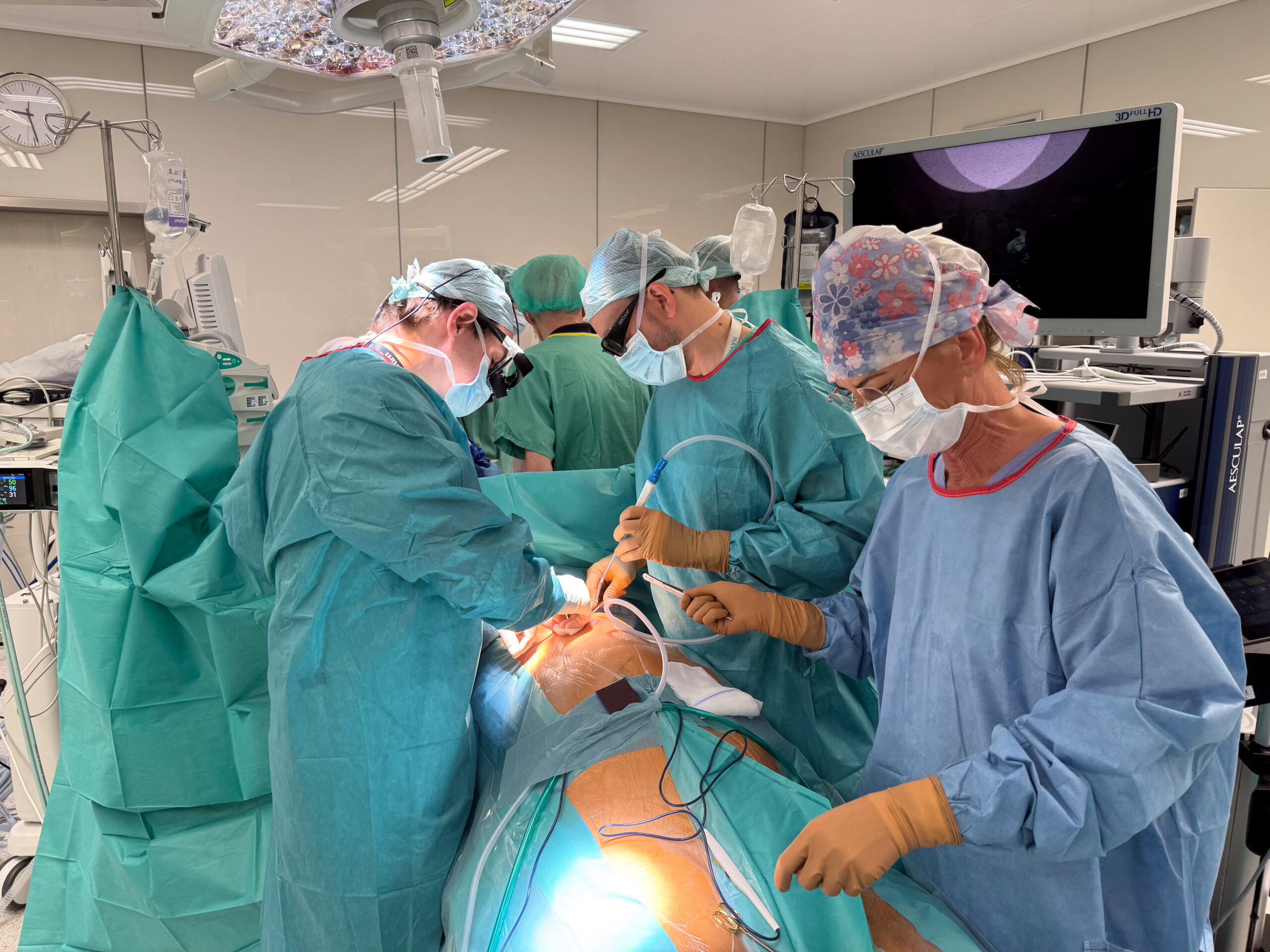 Kardiochirurdzy z UCK wymienili zastawkę i fragment aorty. To pierwszy tego typu zabieg w Polsce