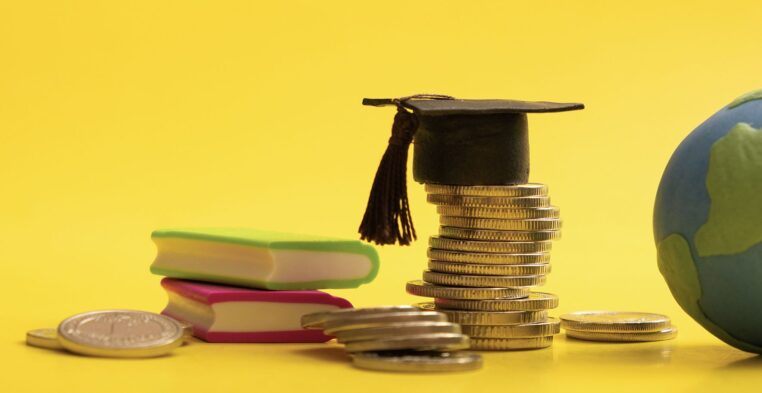 Prawie 340 uczniów otrzyma stypendia marszałka województwa pomorskiego 2025