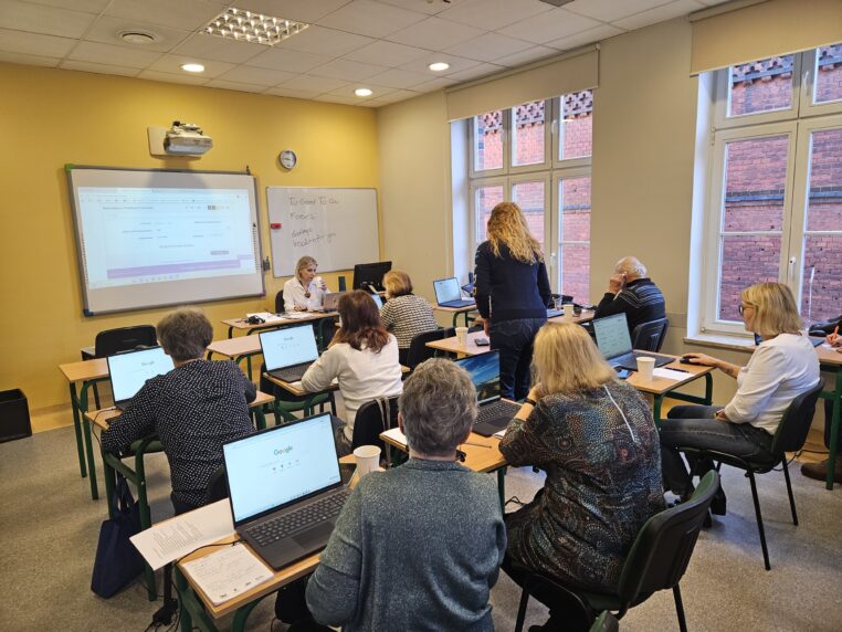 Trwają zapisy na bezpłatne cyfrowe szkolenia. Włącz się i ty