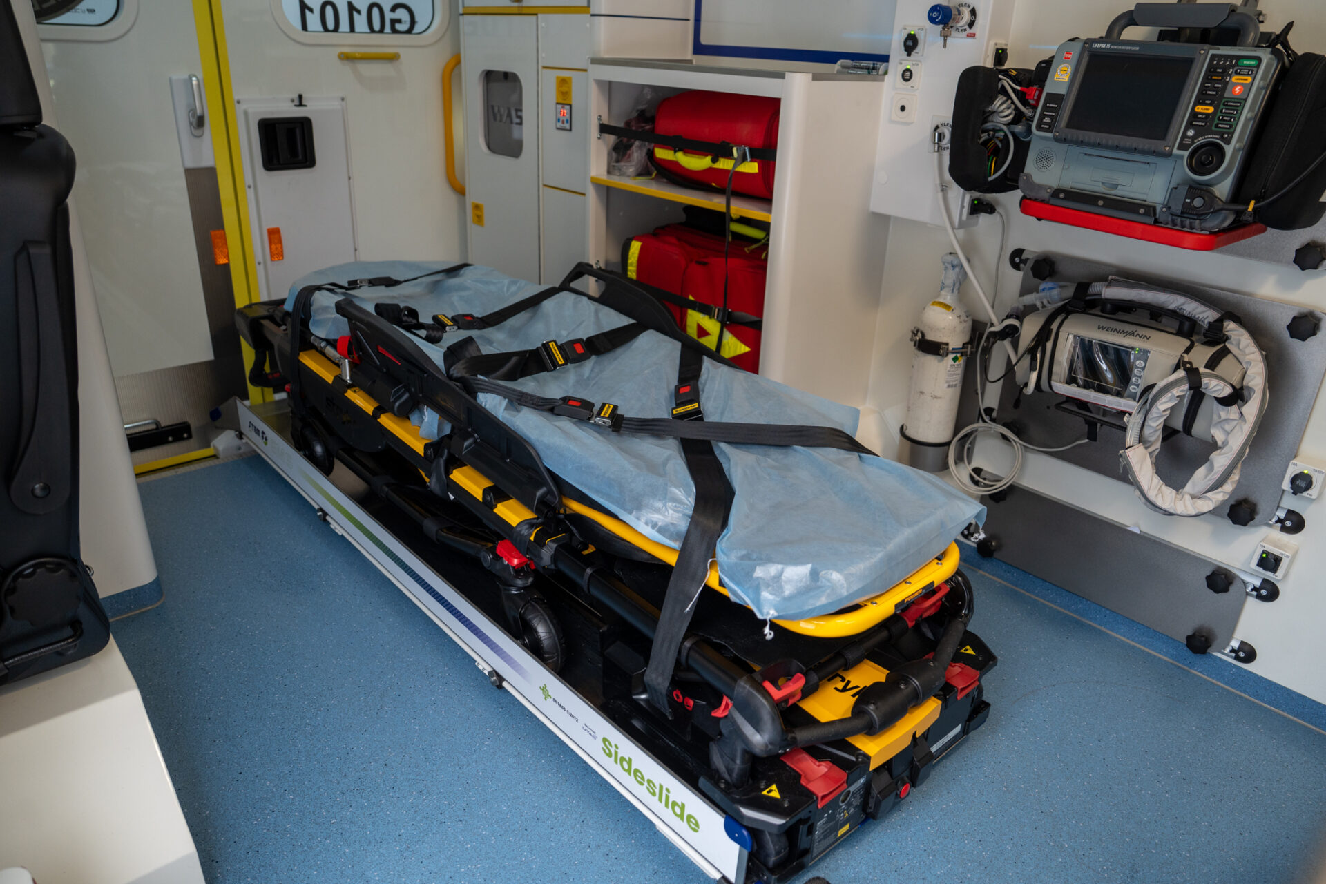 Wnętrze karetki bariatrycznej
